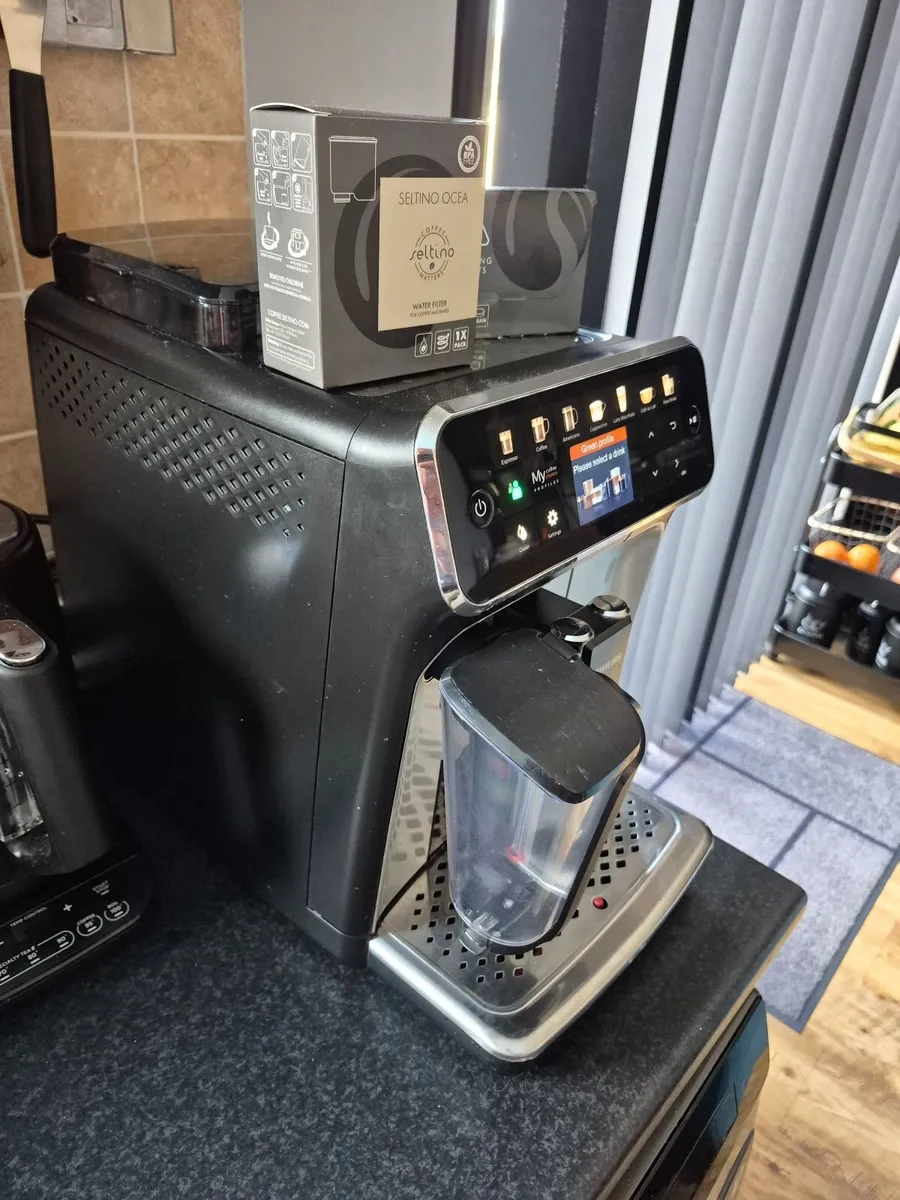 Philips LateGo 5400 Caffee Mashine - Image 1