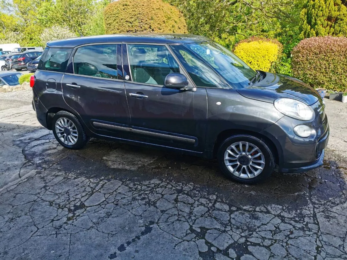 2014 Fiat 500L 7 seat - Image 1