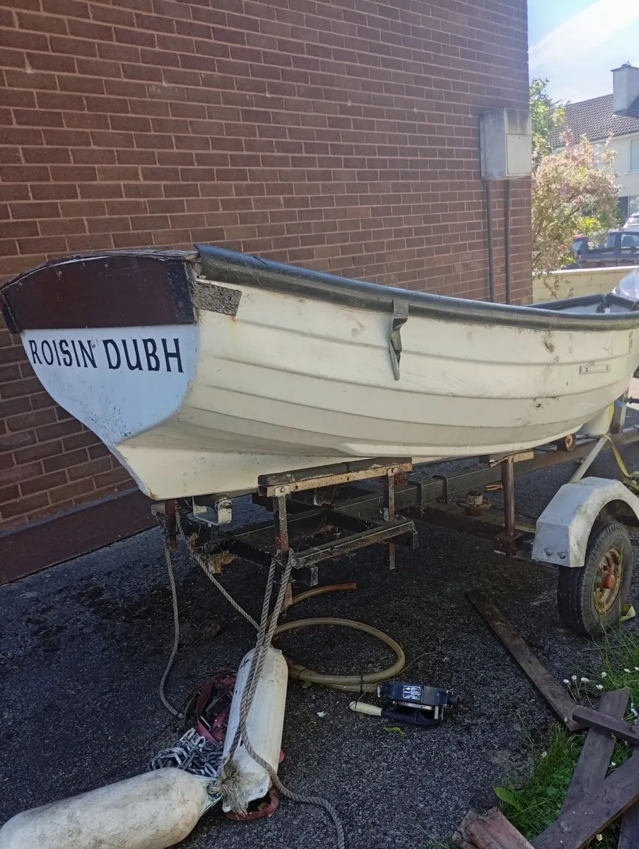 Boat trailer and engine - Image 4