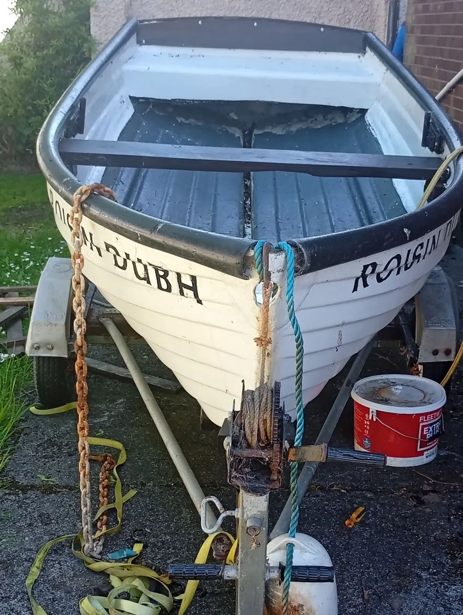 Boat trailer and engine - Image 3