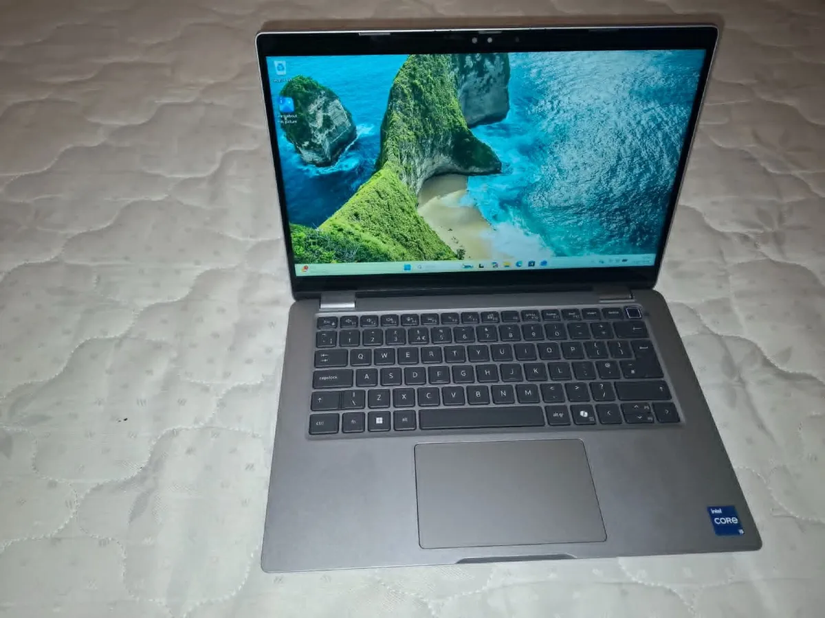Laptop - Image 2