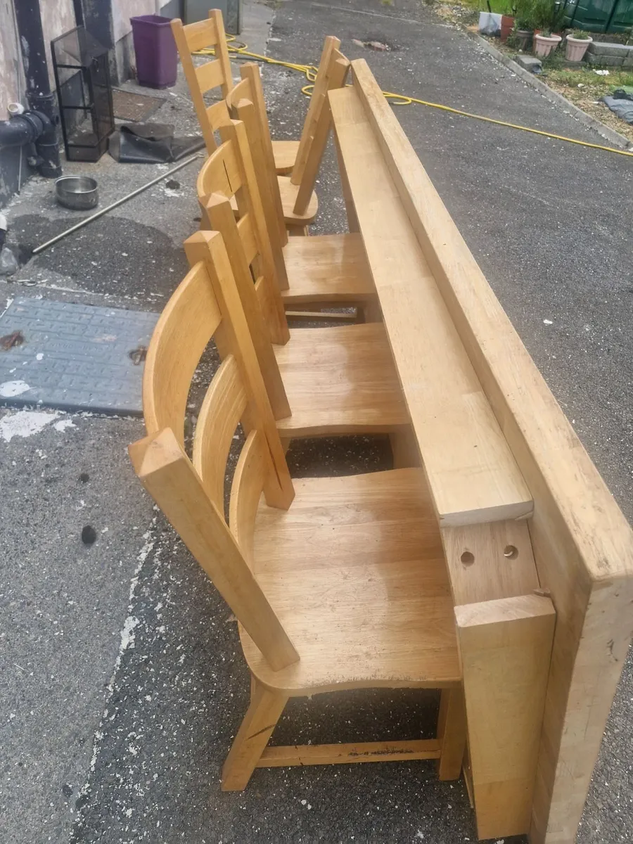 Table and chairs - Image 3