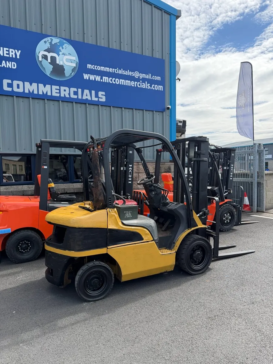 2.5 ton caterpillar forklift - Image 2
