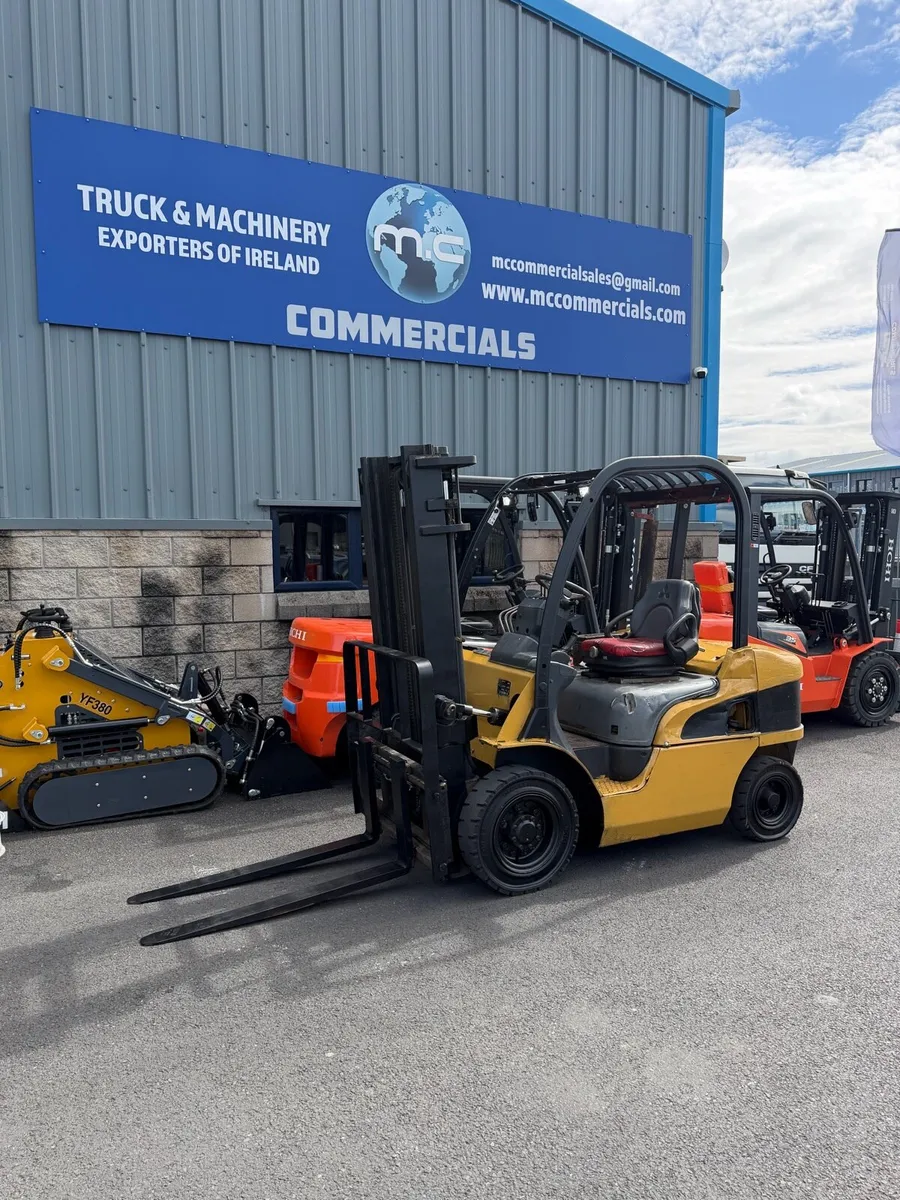 2.5 ton caterpillar forklift - Image 3