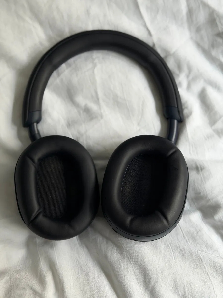 Sony WH1000- XM5 Headphones - Image 2