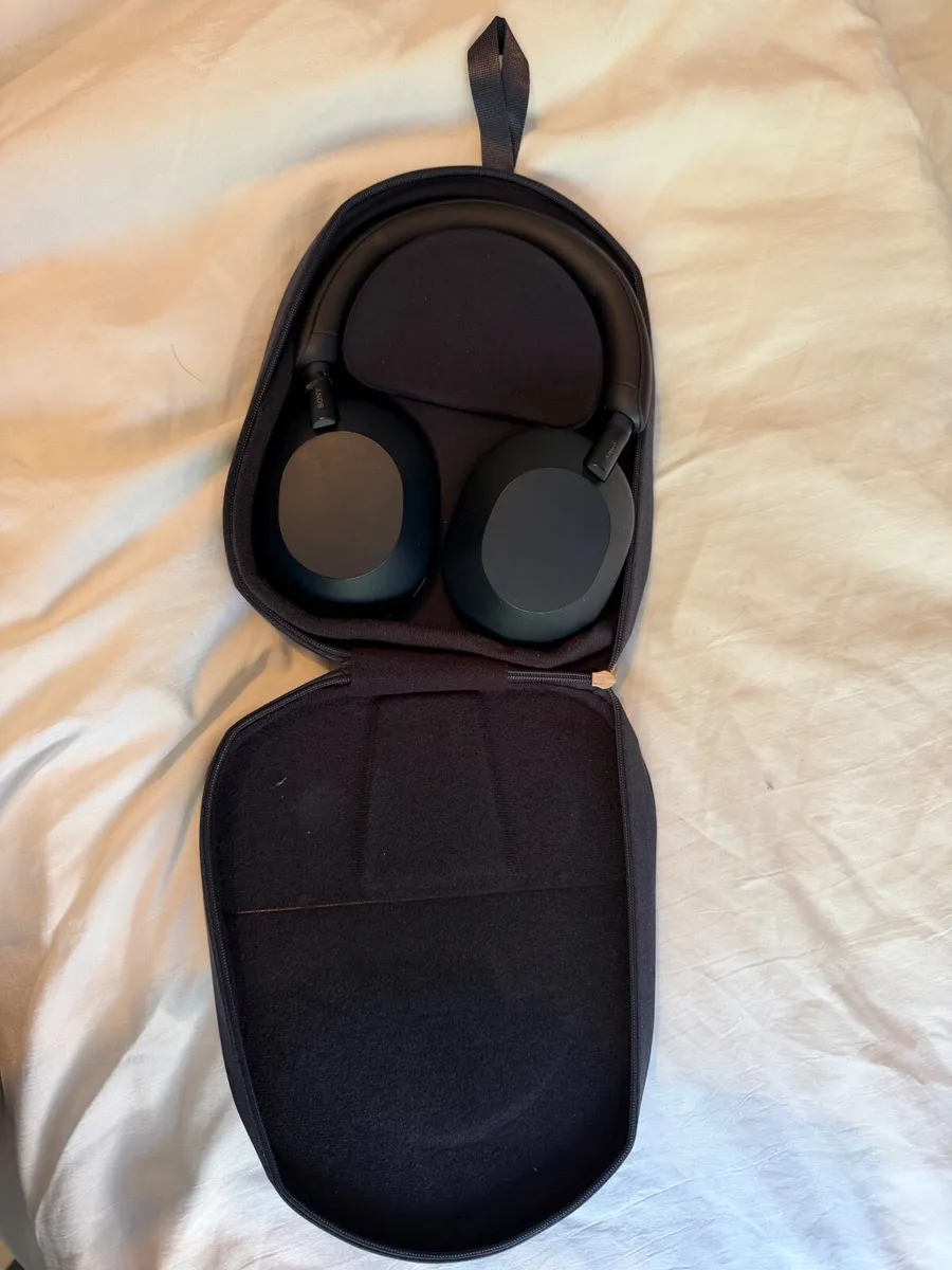 Sony WH1000- XM5 Headphones - Image 4