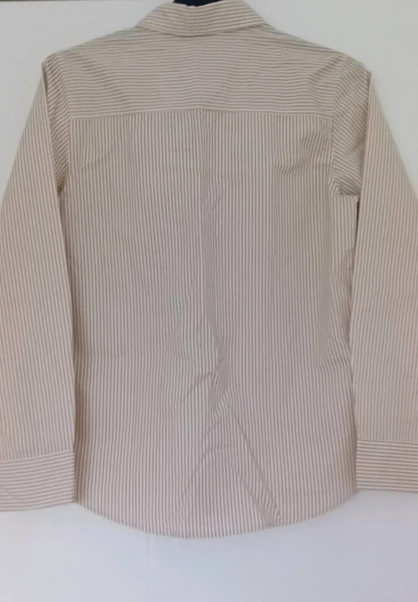 H&M New Shirt 9-10yrs - Image 4
