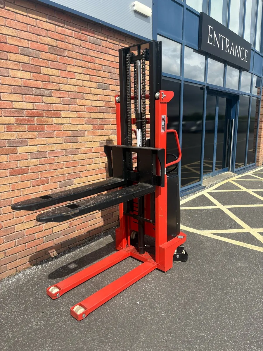 Pallet truck lift - Image 1