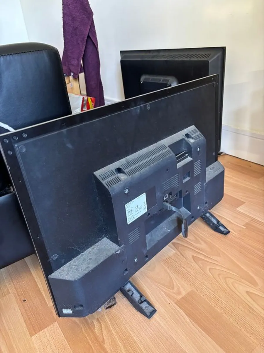 TVs for spares for free - Image 3