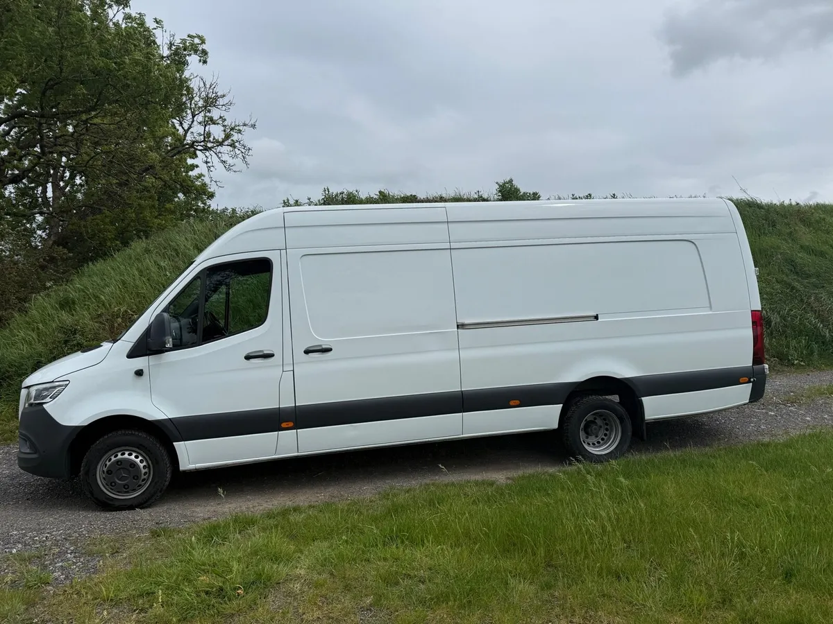 Mercedes-Benz Sprinter 2023 - Image 2
