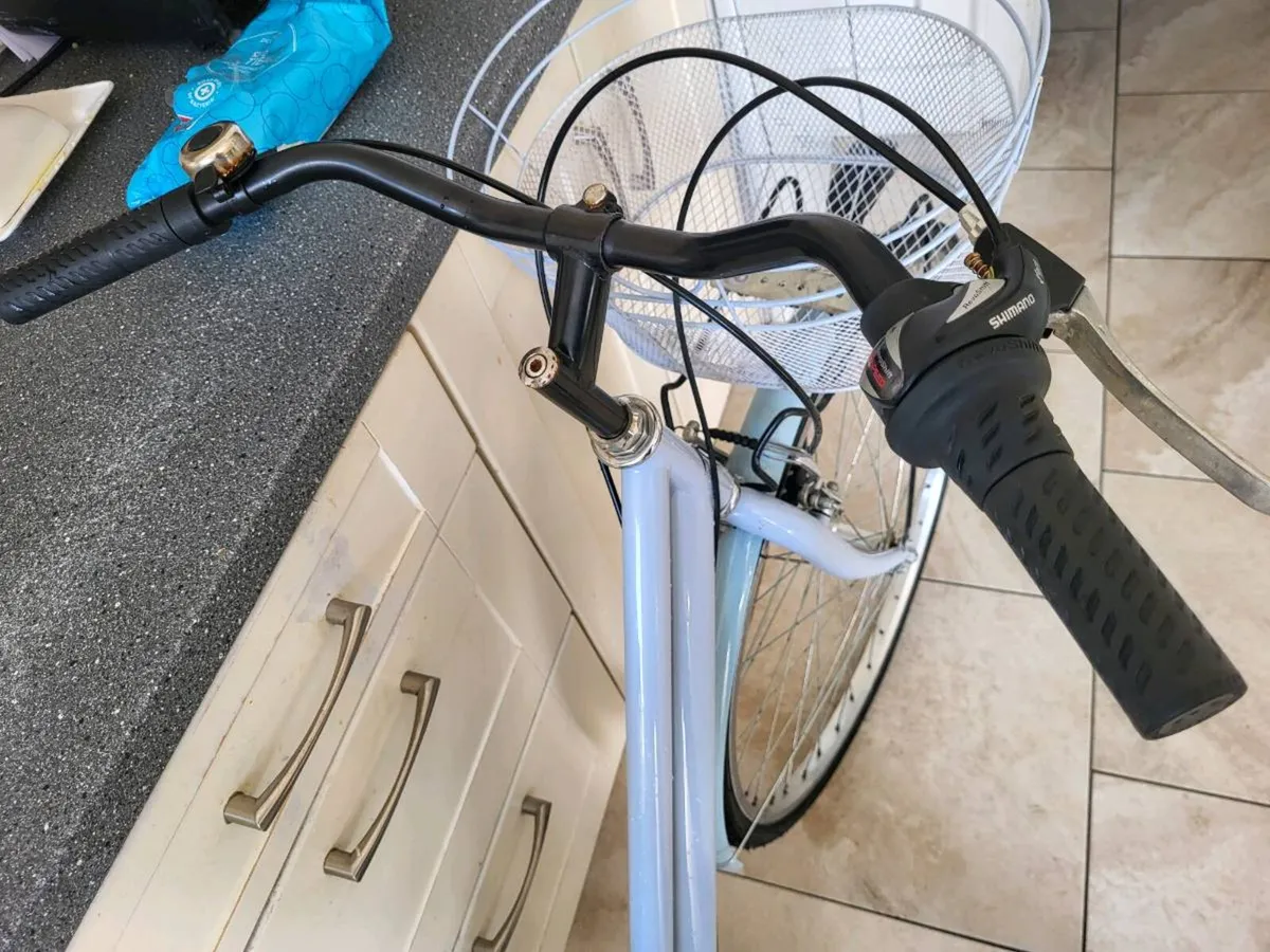 Ladies bike (LIKE NEW) - Image 2