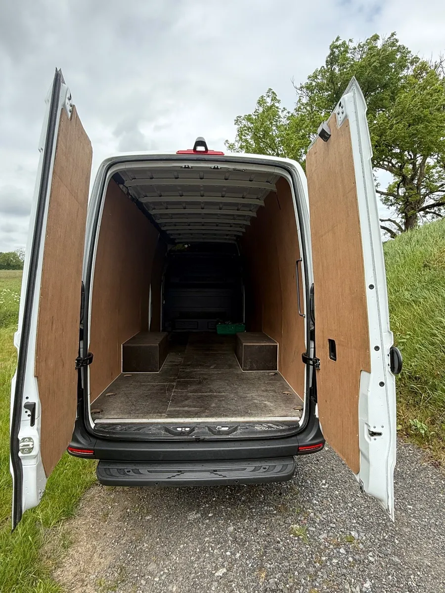 Mercedes-Benz Sprinter 2023 - Image 4