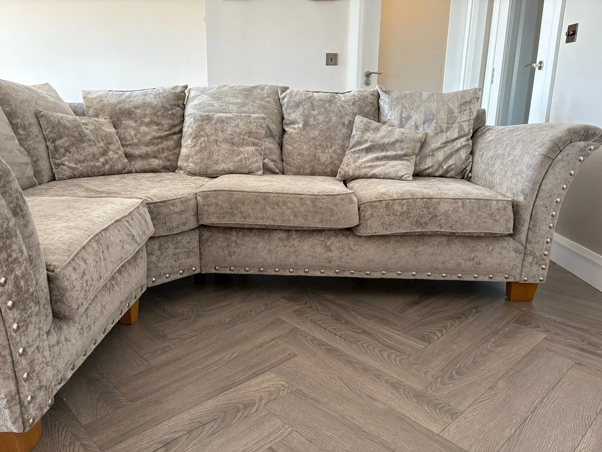 Corner Couch - Image 1