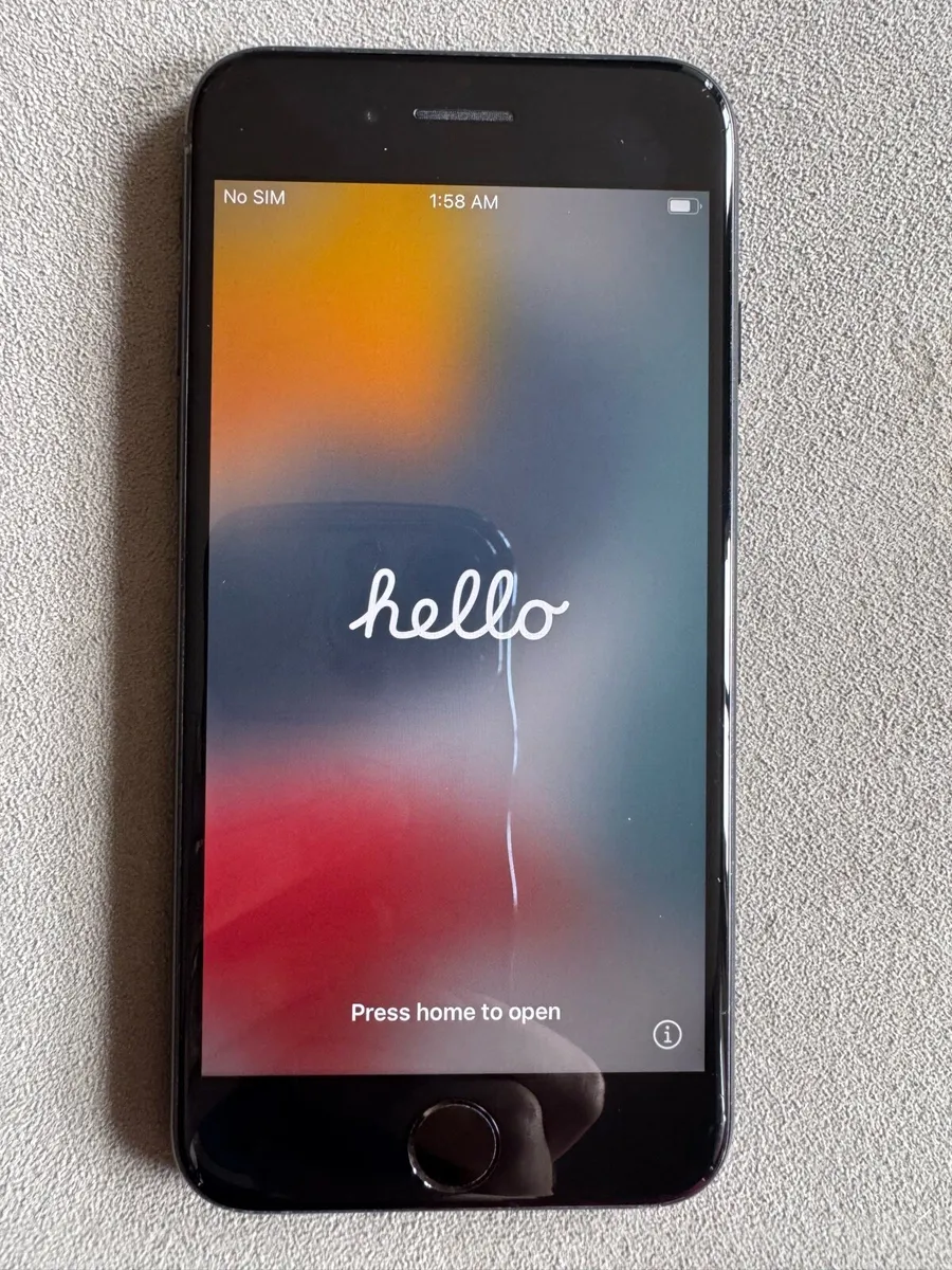 iPhone SE 128GB unlocked - Image 1