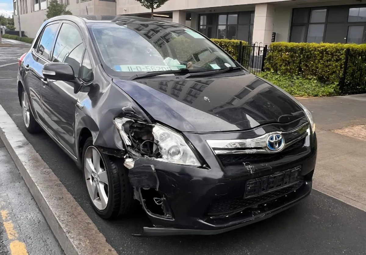 Toyota  auris automatic - Image 4