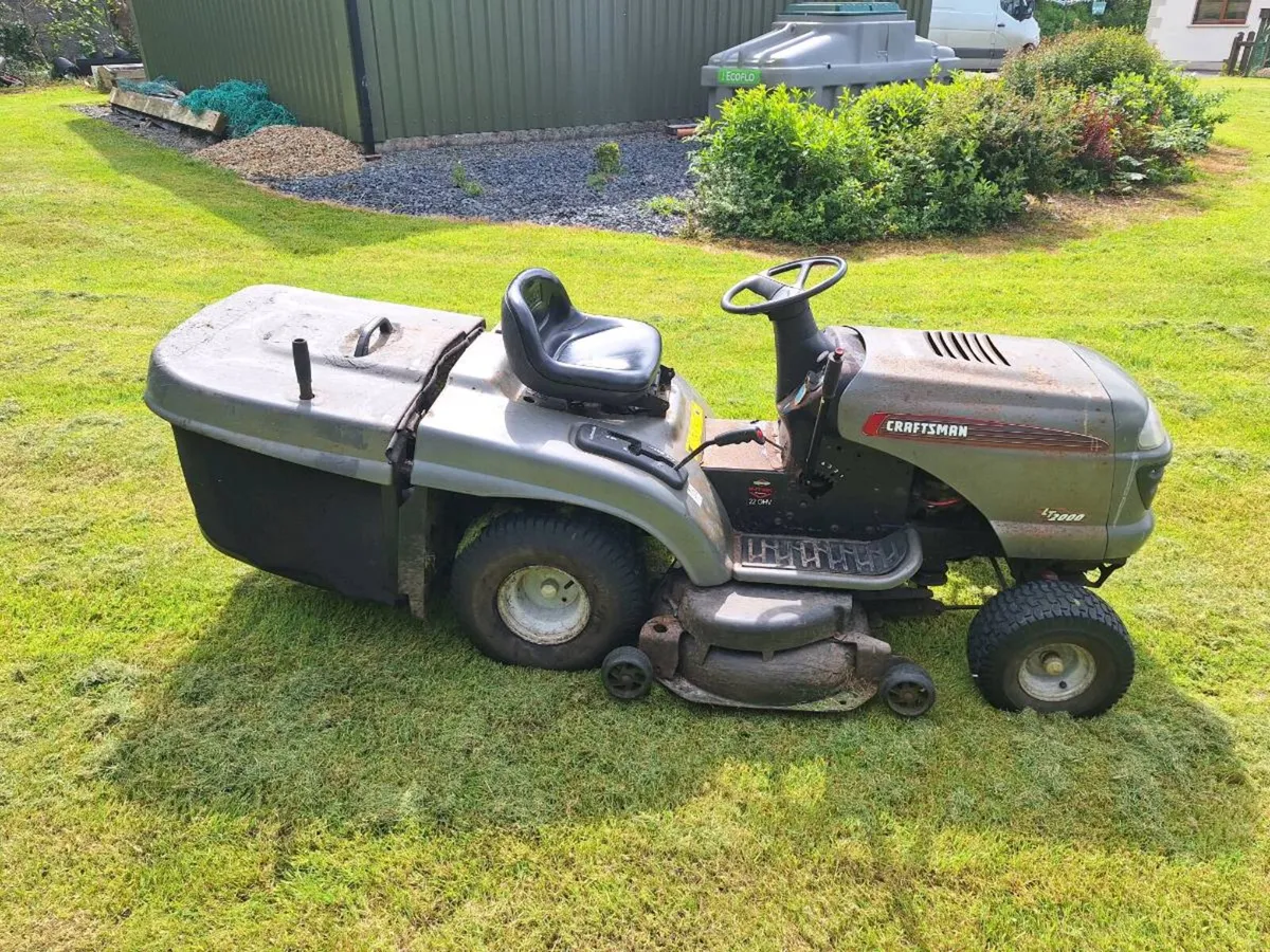 craftsman LT2000 ride on lawnmower 22hp engine wit - Image 3