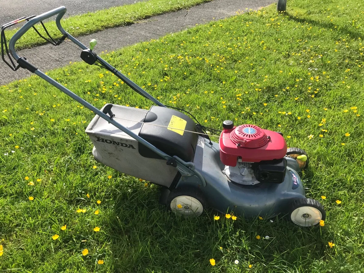 Honda izy self drive lawnmower - Image 2