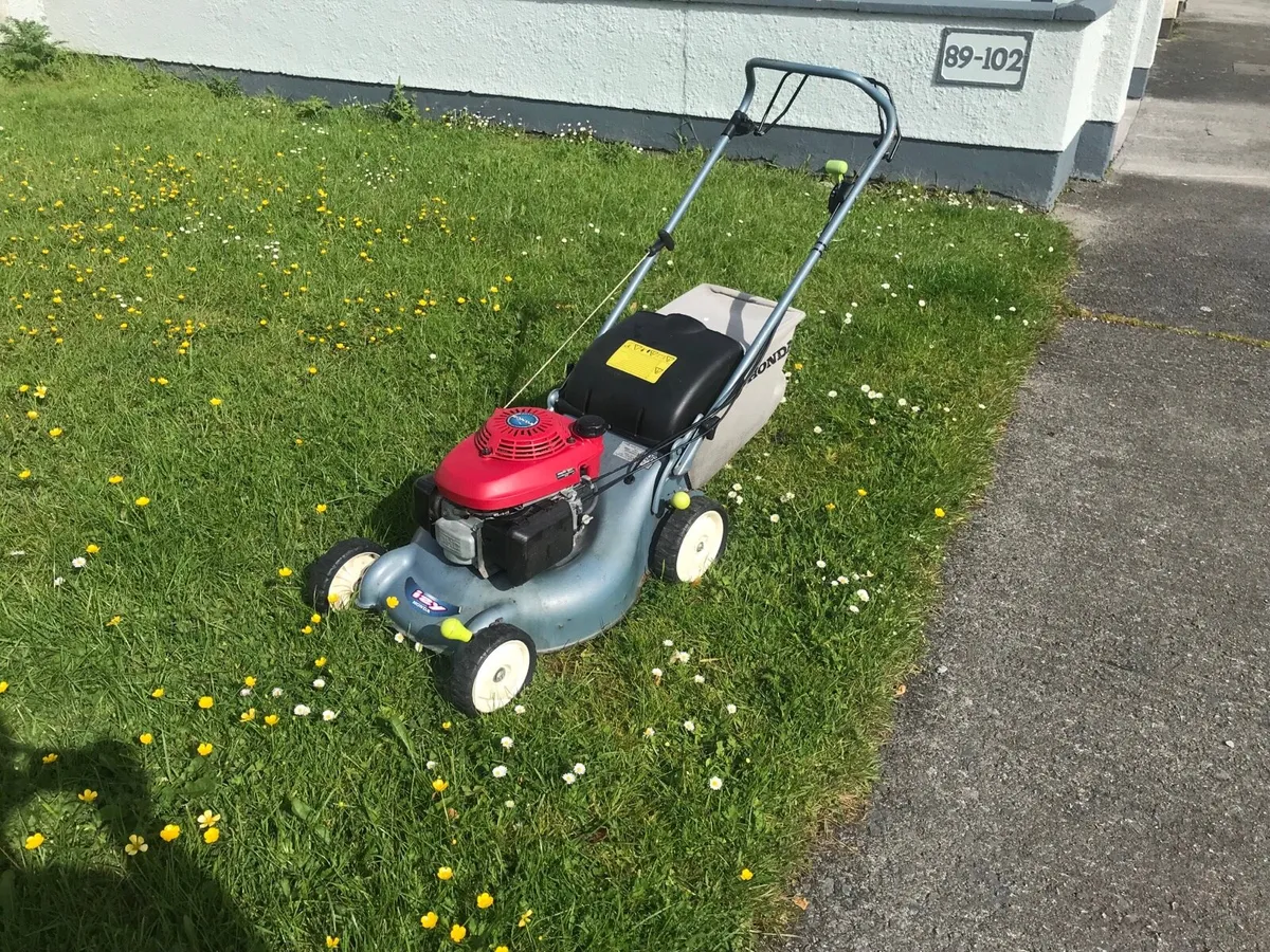 Honda izy self drive lawnmower - Image 1