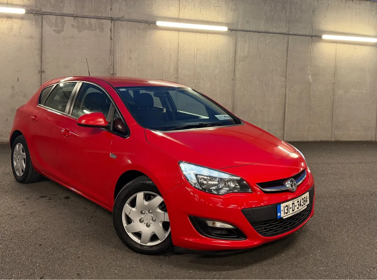 €2,750 2013 Vauxhall Astra 1.7 CDTI Executive - Image 1
