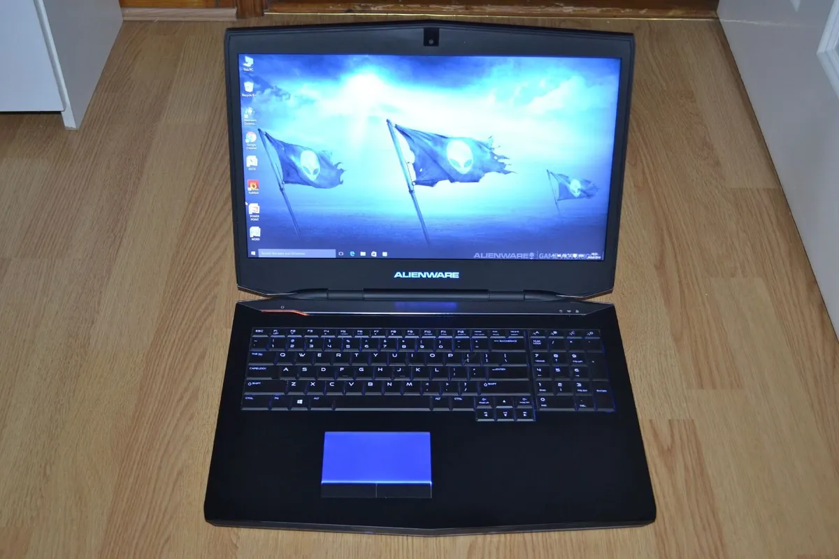 Dell Alienware M17 Gaming Laptop i7, SSD+MS Office - Image 1