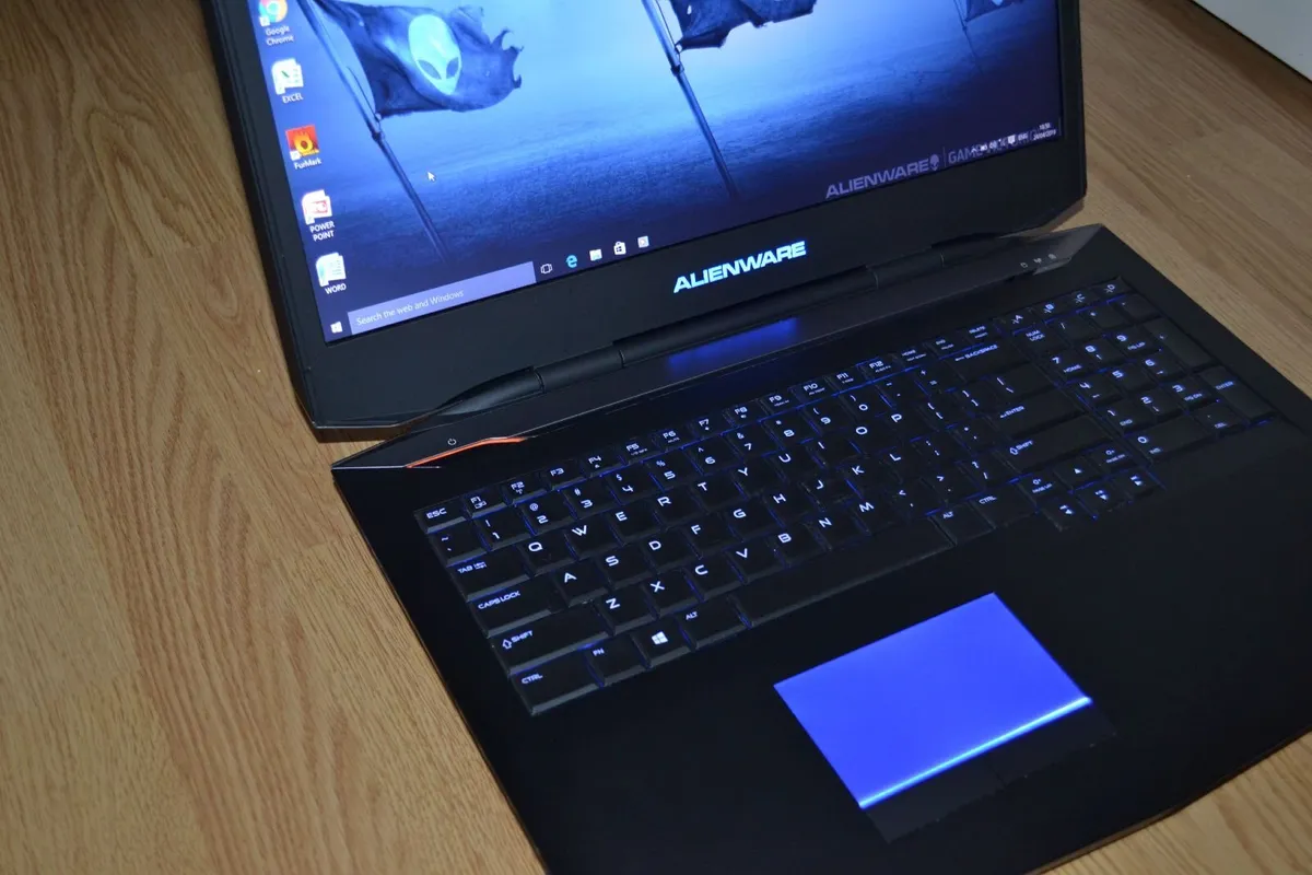 Dell Alienware M17 Gaming Laptop i7, SSD+MS Office - Image 2