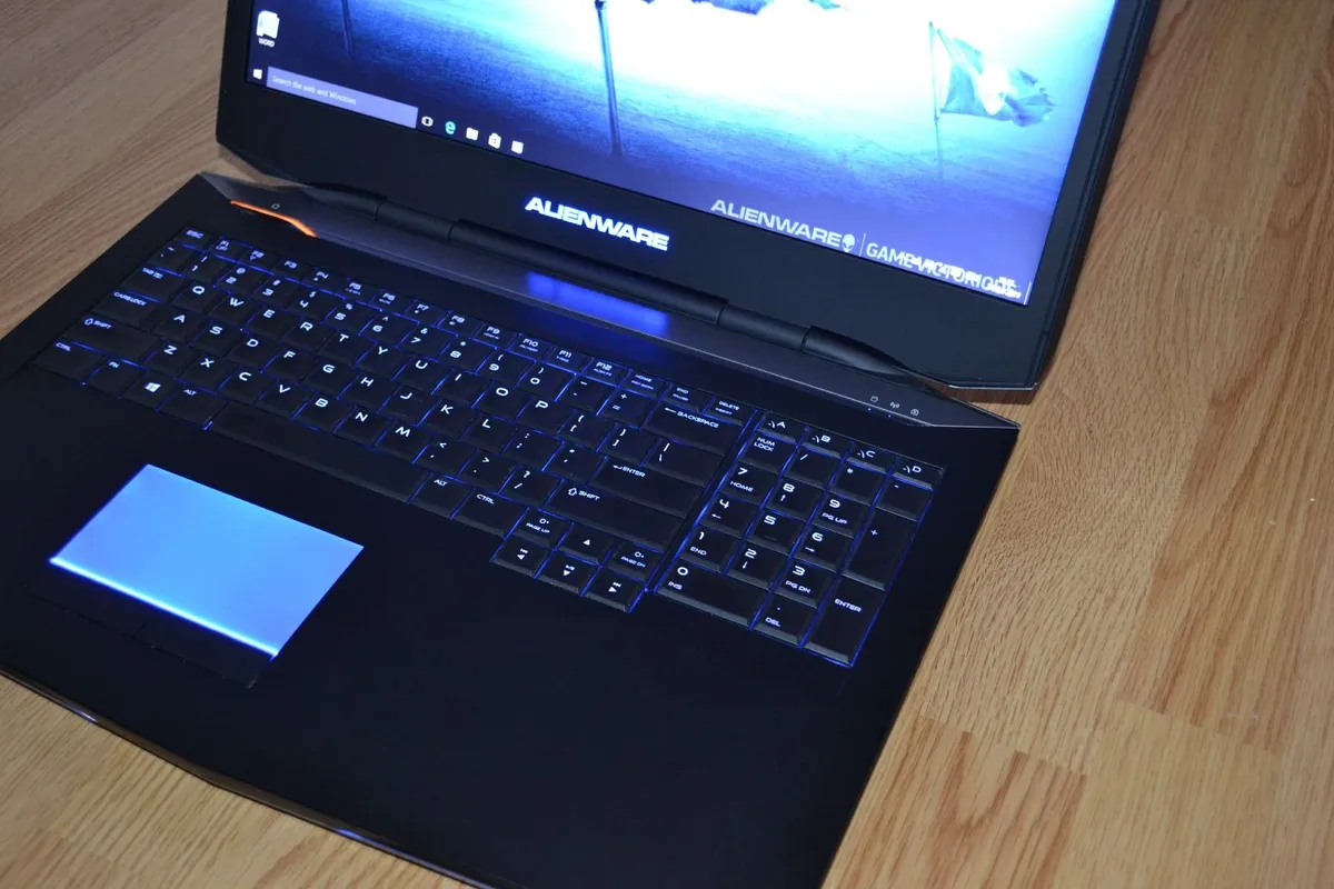 Dell Alienware M17 Gaming Laptop i7, SSD+MS Office - Image 3