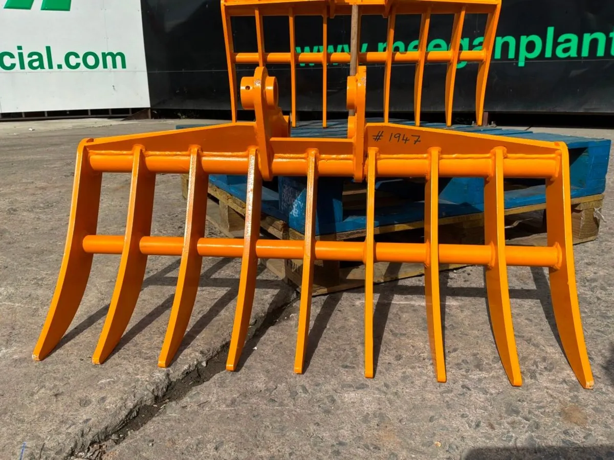 UNUSED 38" LAWN / STONE  RAKE......40mm PIN.....19 - Image 3