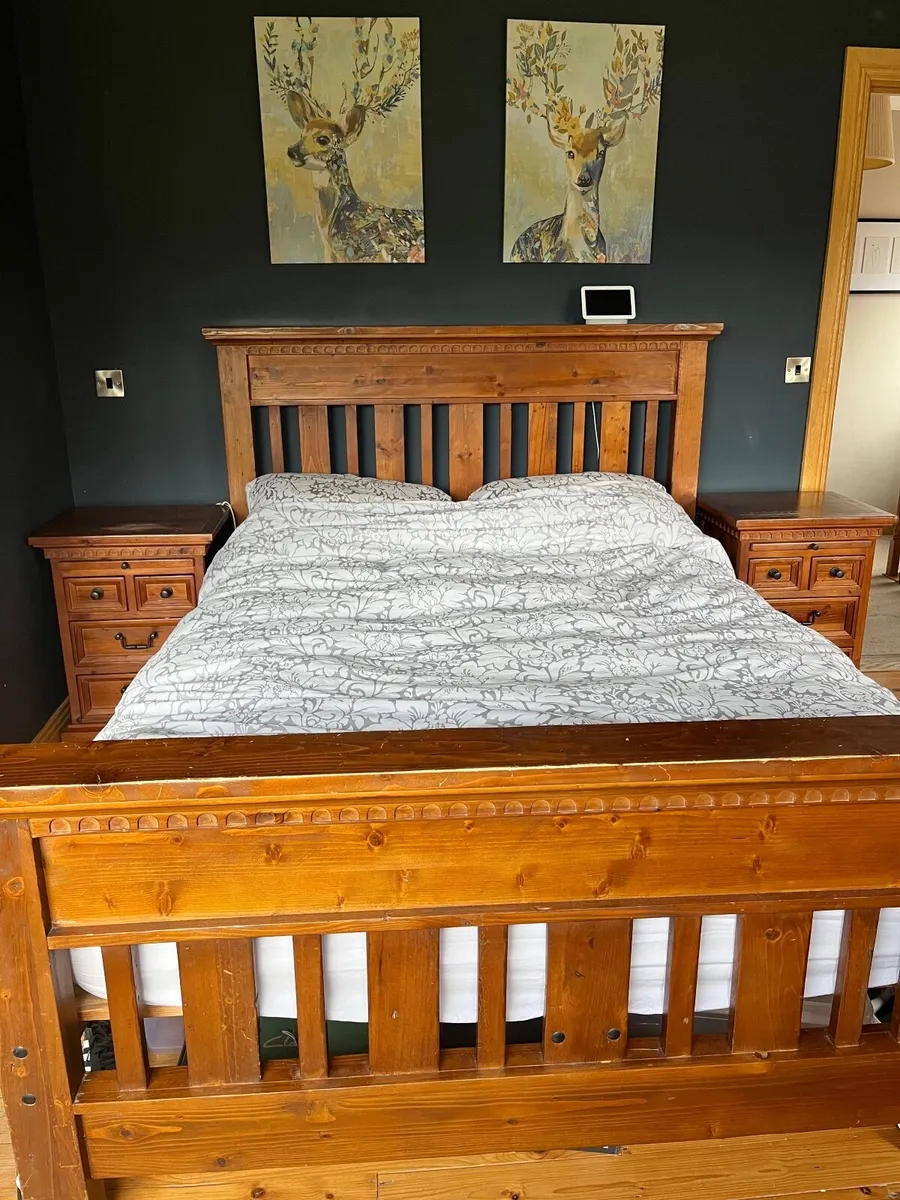 Reclaimed pine king 5ft Bed and lockers - Image 1