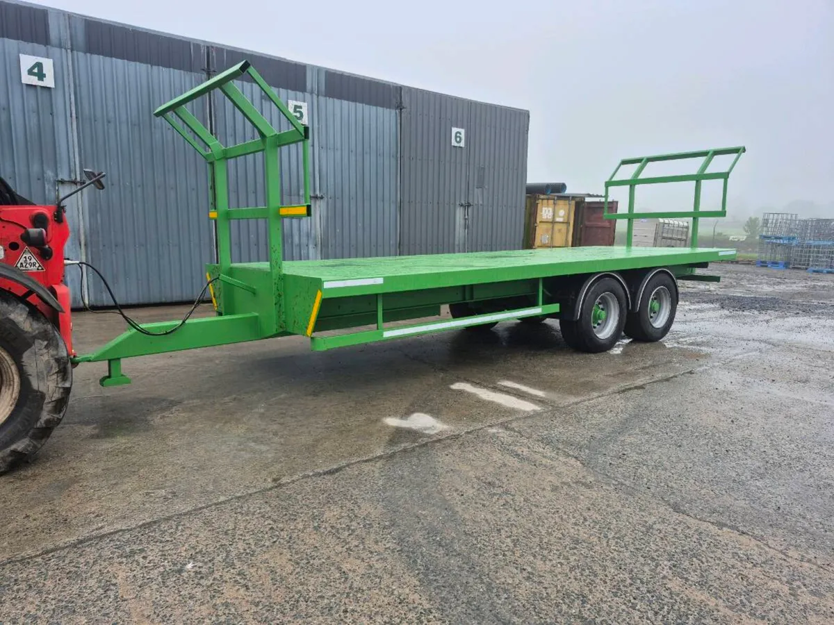 Bale trailer - Image 1