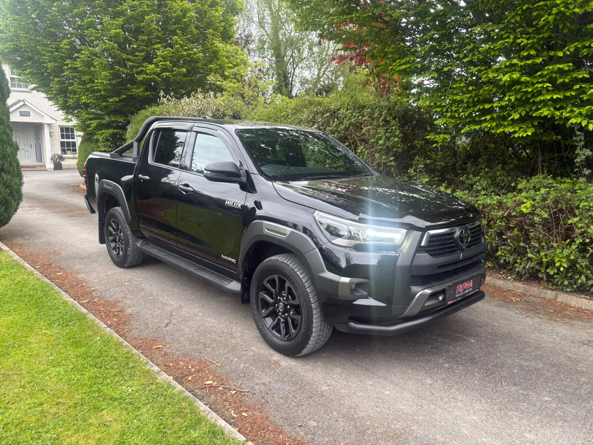 232 TOYOTA HILUX INVINCIBLE X 2.8 Auto - Image 1