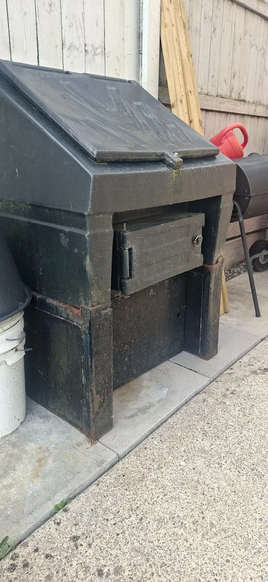 Coal bunker & stand - Image 3