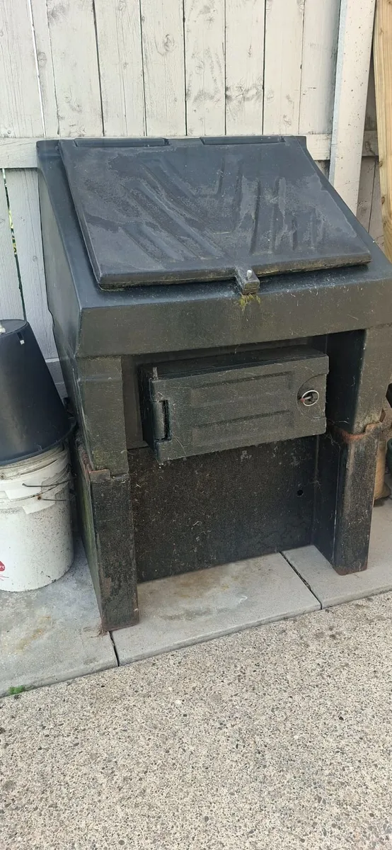 Coal bunker & stand - Image 1