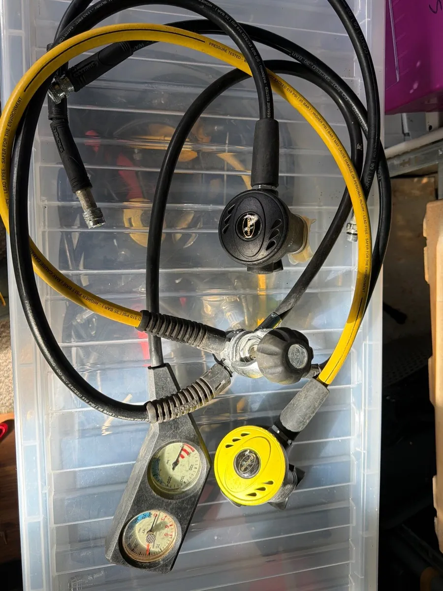 Scuba diving regulator set - Image 1