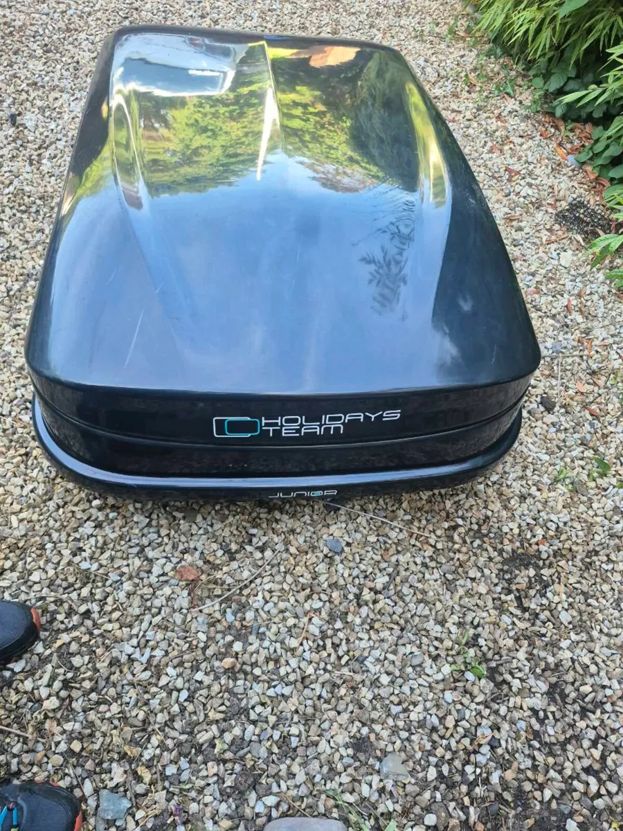 Roof box - Image 1