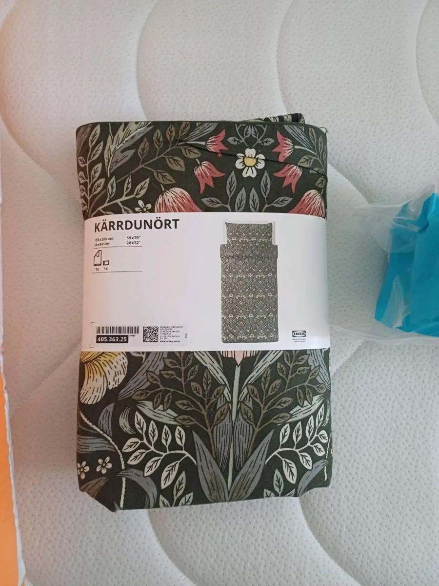 Single mattress sheets ect (never used) - Image 4