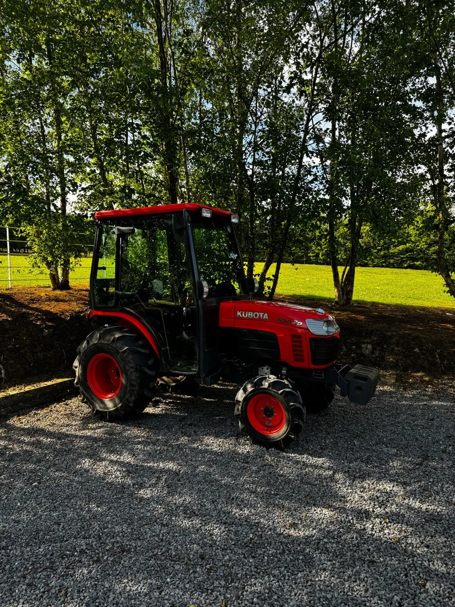 Kubota B3030 compact tractor - Image 1