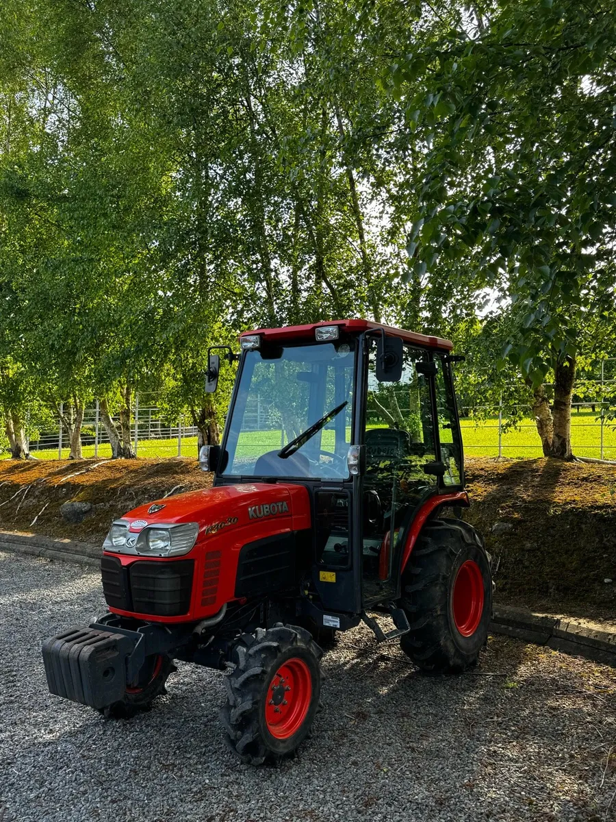 Kubota B3030 compact tractor - Image 2