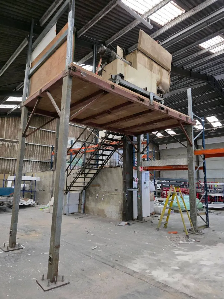 Raised platform - Image 1