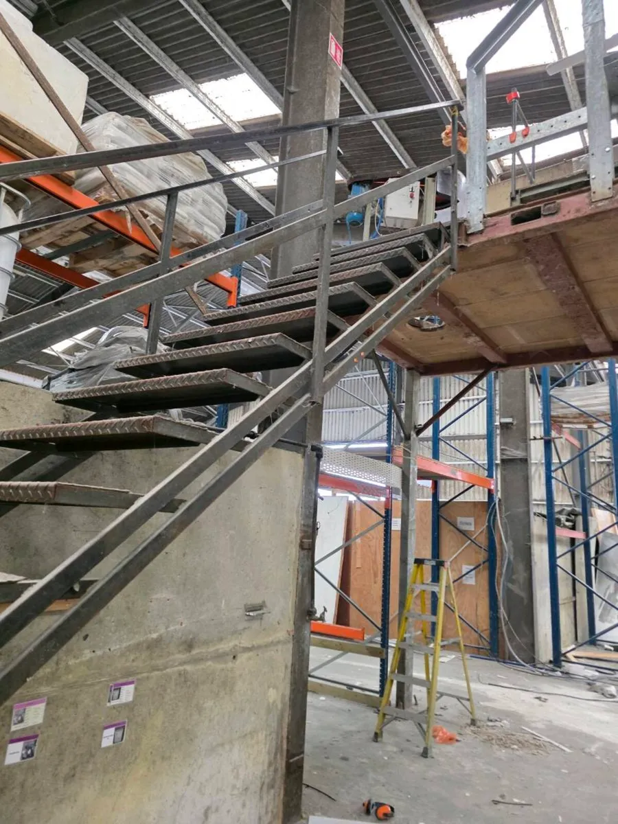 Raised platform - Image 2
