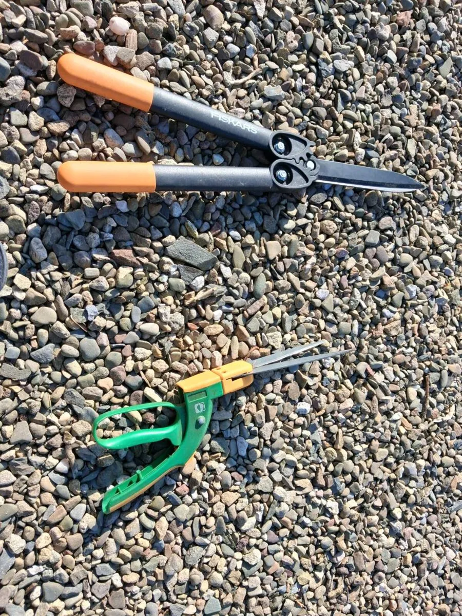 Fiskers shears and grass shears - Image 1