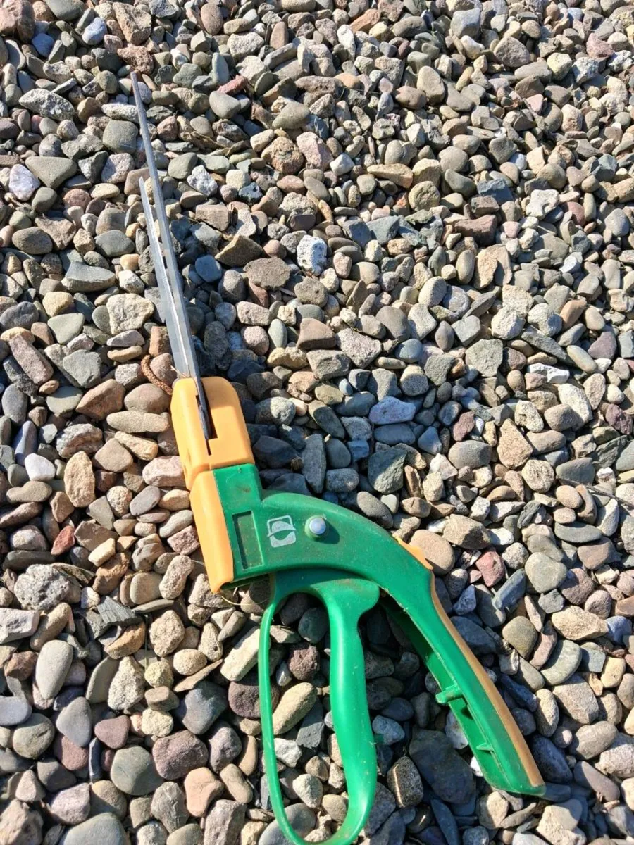 Fiskers shears and grass shears - Image 2