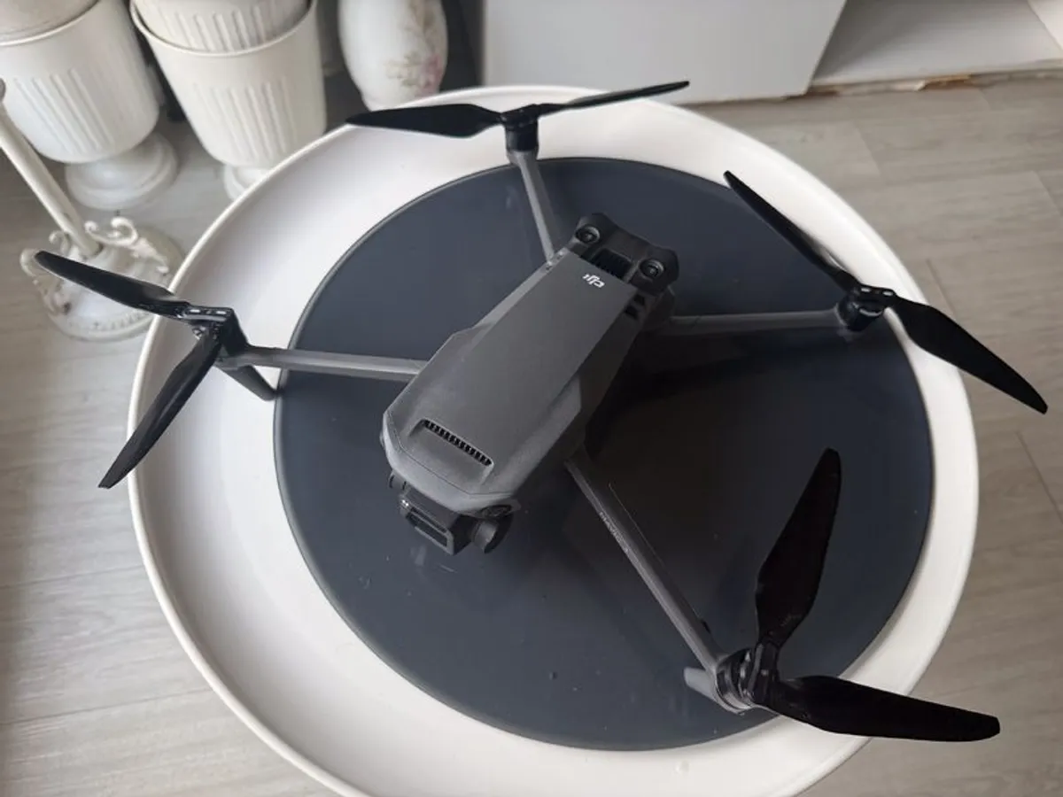 DJI Mavic 3 V2.0 Drone Kit | Controller, Batteries, Charger & Bag Included - Image 3