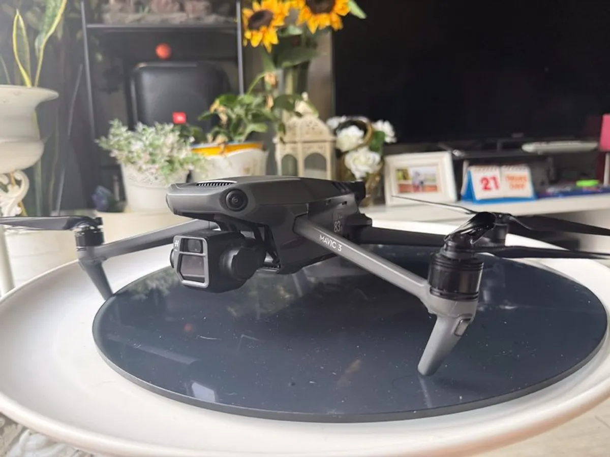 DJI Mavic 3 V2.0 Drone Kit | Controller, Batteries, Charger & Bag Included - Image 4
