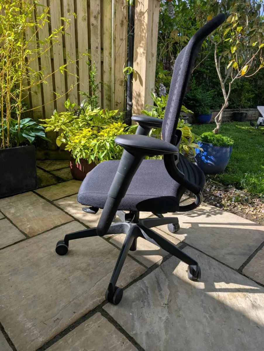 Ergonomic office chair - Image 3