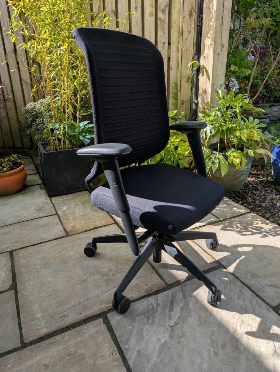 Ergonomic office chair - Image 4