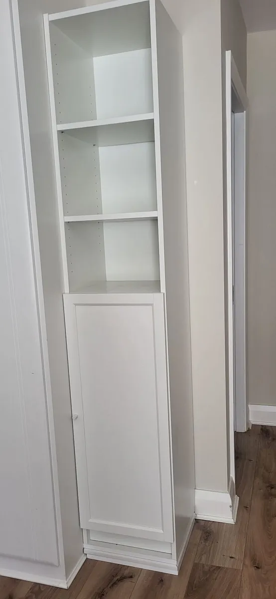 Billy Bookcase. Practicality new - Image 3