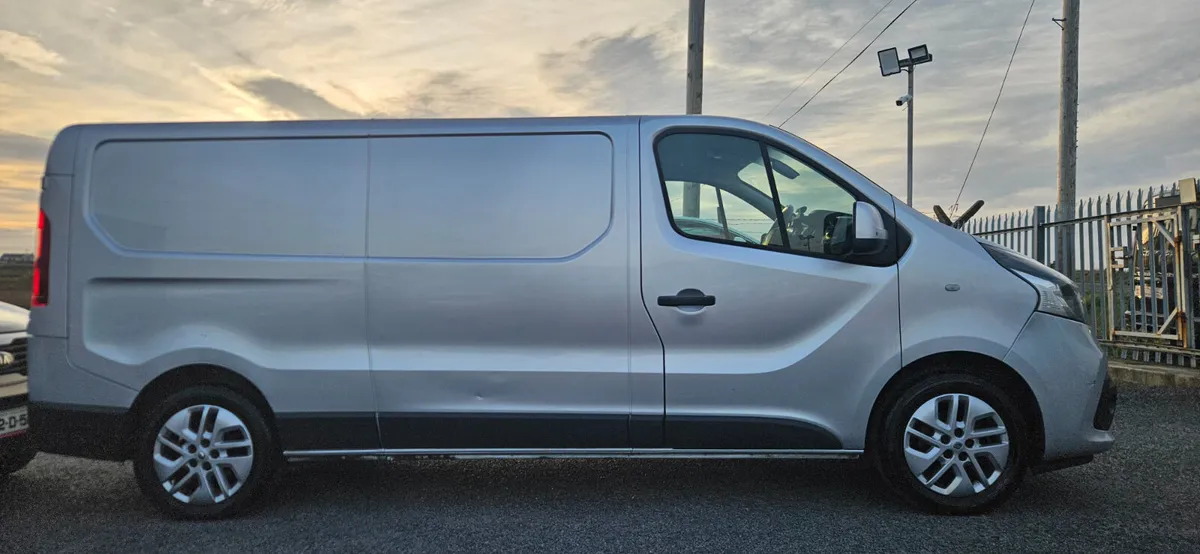 Renault Trafic SPORT - Image 4