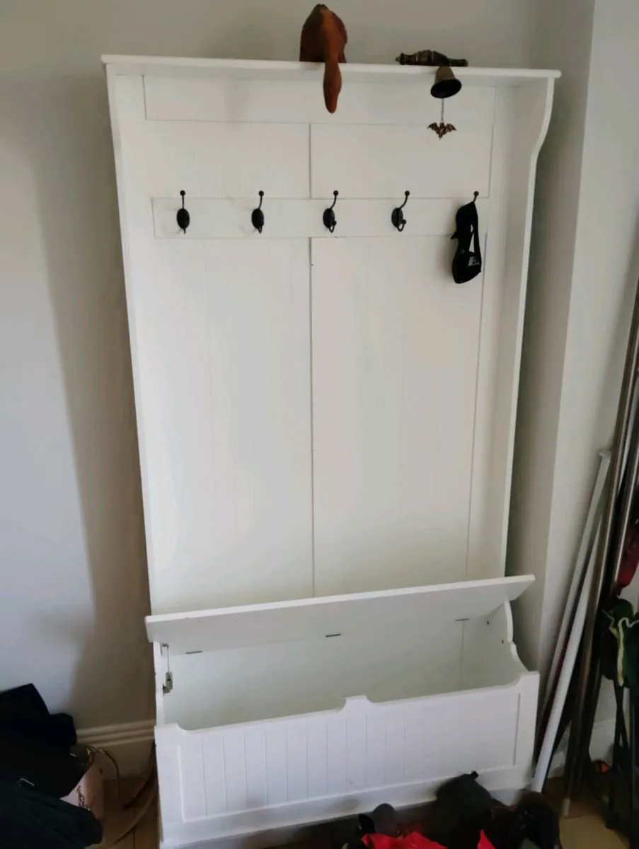 Coat stand with shoe storage - Image 1