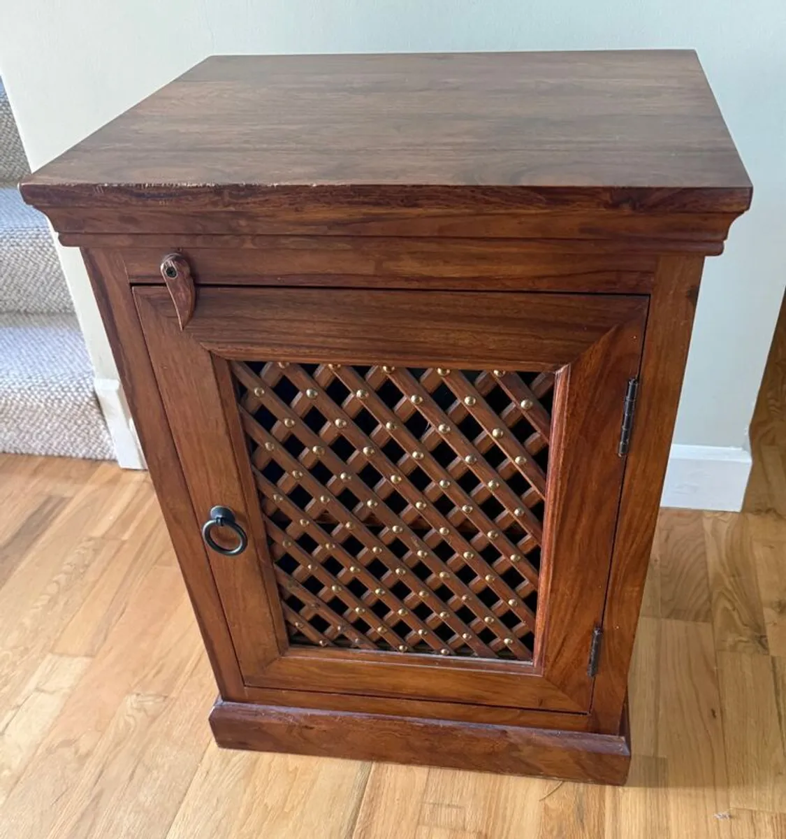 Cabinet - Image 1