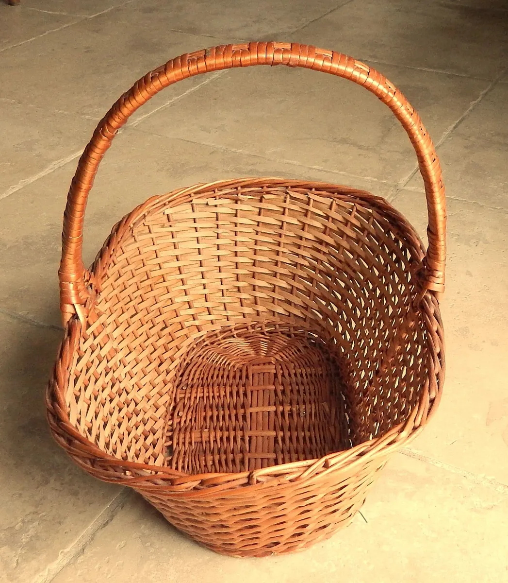 Traditional Wicker Shopping Basket - Image 2